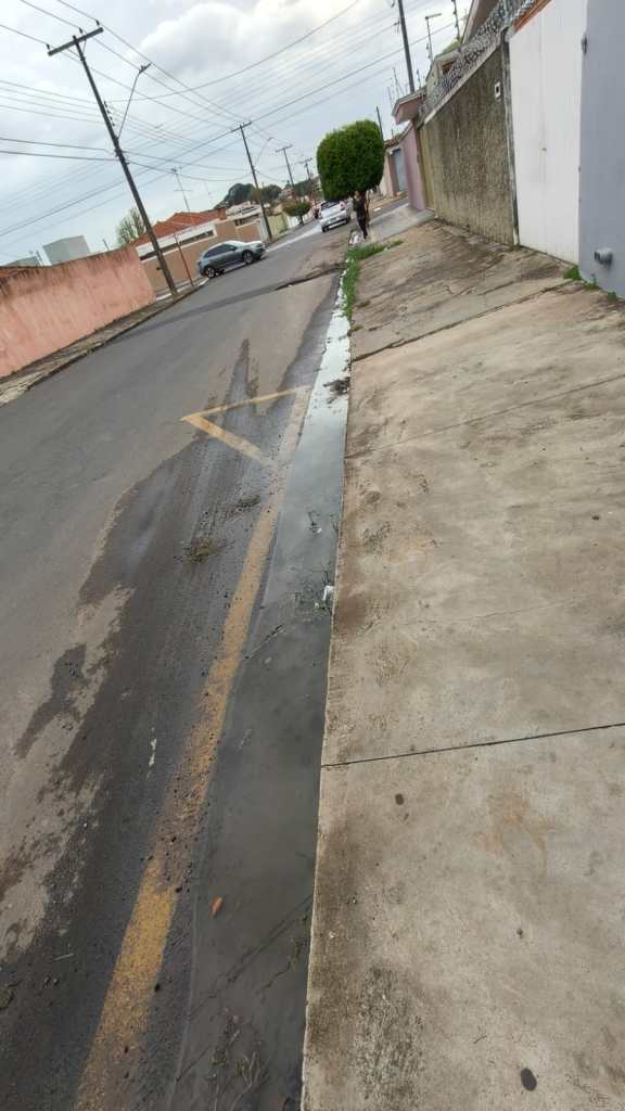 Usuária pede mudança de ponto de ônibus