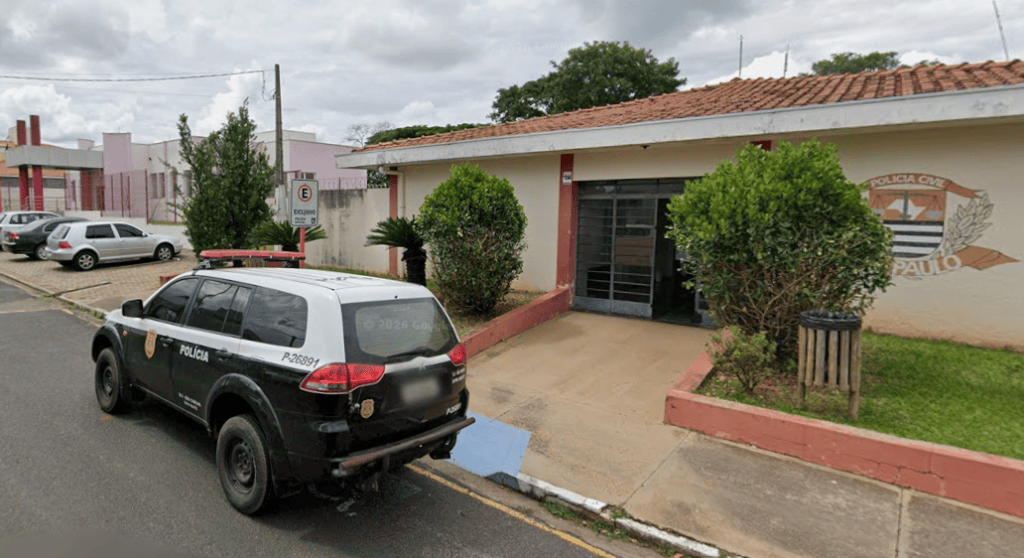 Homem é preso e apresentado na delegacia