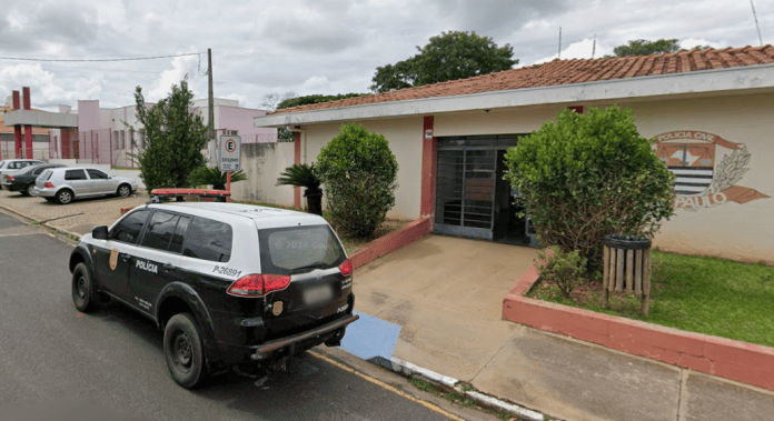 Homem é preso e apresentado na delegacia Homem é preso e apresentado na delegacia