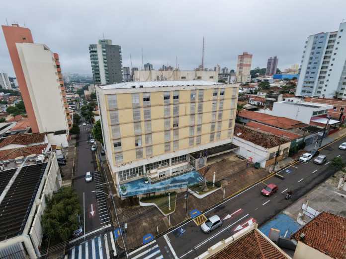 Prefeitura de São Carlos antecipa 13º salário dos servidores e injeta mais de R$ 13,4 milhões na economia Prefeitura de São Carlos antecipa 13º salário dos servidores e injeta mais de R$ 13,4 milhões na economia