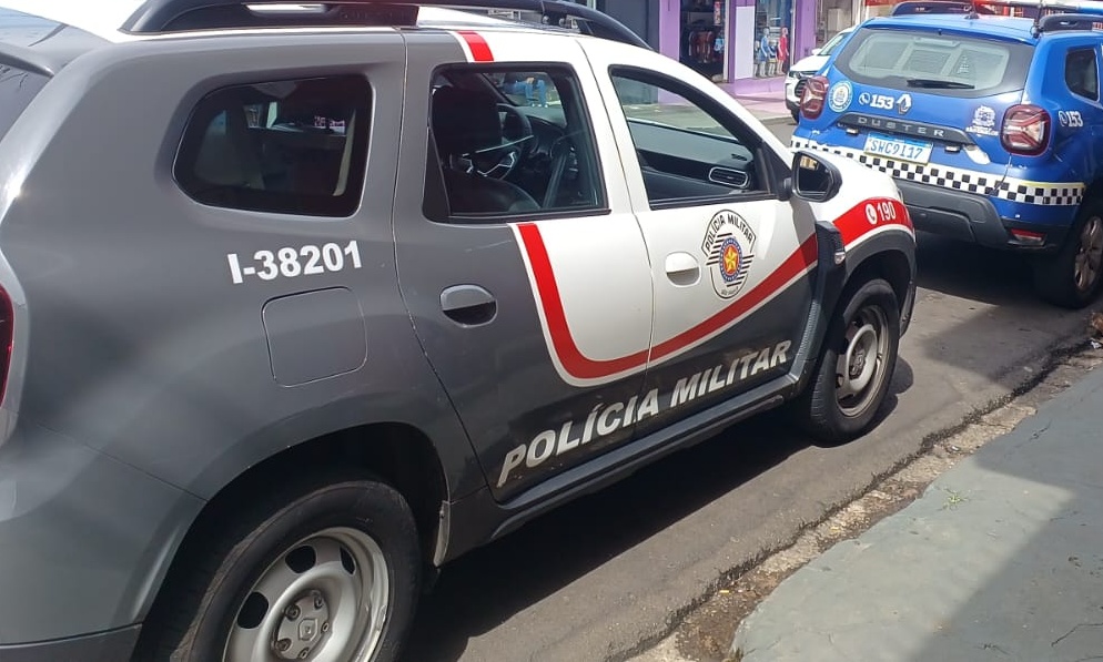 Operação fiscaliza lojas de celulares no Santa Felícia