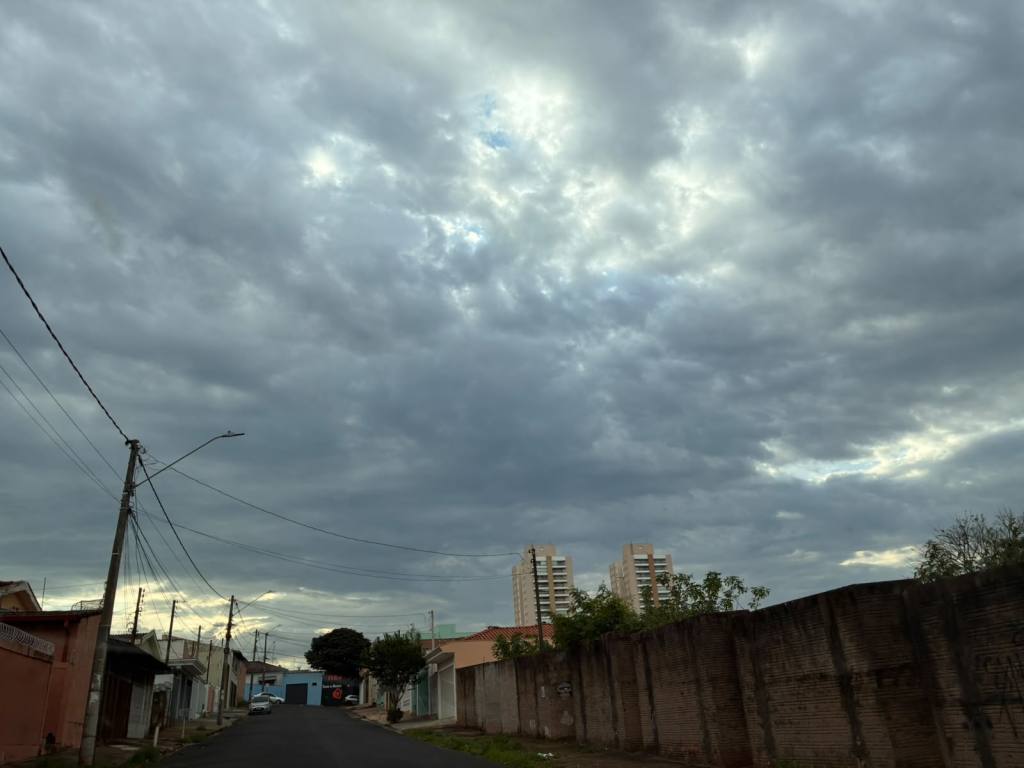 São Carlos vai dos 35°C ao risco de temporais: veja como fica o tempo no fim de semana